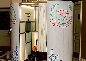 The Booth That Rocks