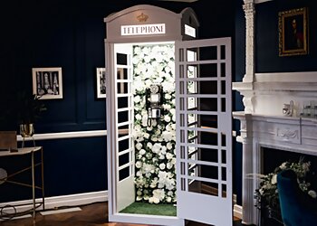 The Booth That Rocks