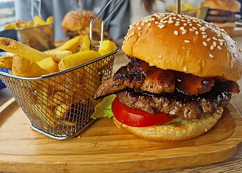 The Highlander Cafe Bus