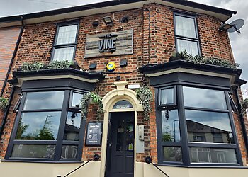 3 Best Pubs in Sandwell, UK - Expert Recommendations