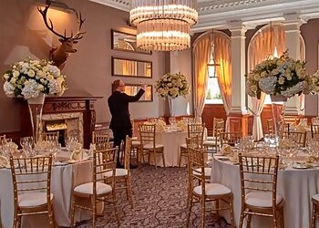 The Wedding Guru - Oskar