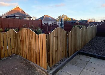 Aberdeen fencing contractors Thomson Decking & Fencing image 1