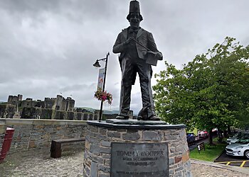 Tommy Cooper Statue