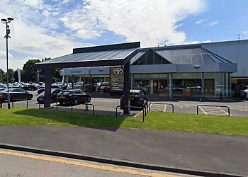 Leeds car dealerships Vantage Toyota Leeds image 1