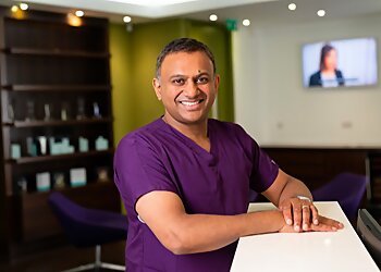 Vivek Sivarajan, Mb, ChB, MRCS, MD, FRCS(Plast) - ELANIC CLINIC