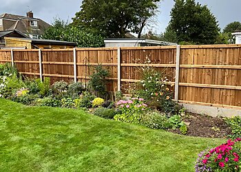 Luton fencing contractors Warbury Fencing image 1