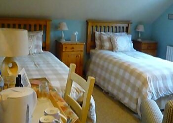 White Cottage Bed And Breakfast