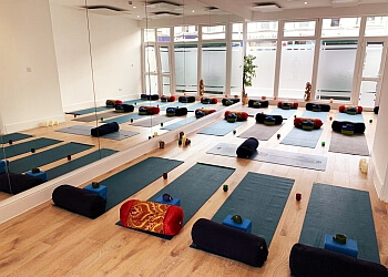 3 Best Yoga Classes in Plymouth, UK - Expert Recommendations